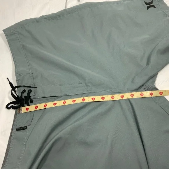 Hurley Men's Gray Board Shorts - Size 38 - Picture 4 of 9